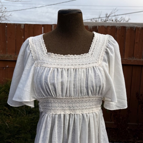 Dreamy Vintage 70s white prairie maxi dress - Picture 4 of 13